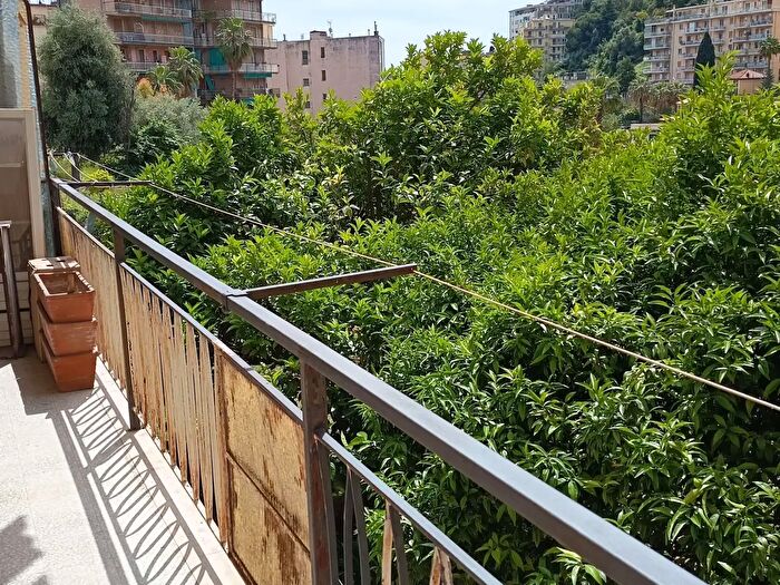 Appartamento trilocale in vendita in Via Martiri, Sanremo