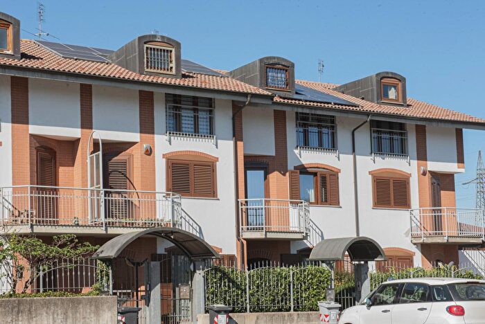 Casa con 6 locali in vendita in Via Alessandro Volta, Nichelino