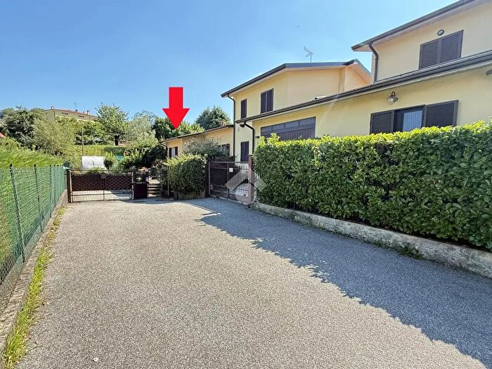 Casa quadrilocale in vendita in Via Privata Garibaldi, Calco