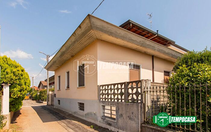 Appartamento quadrilocale in vendita in Via Boffalora, Busto Arsizio