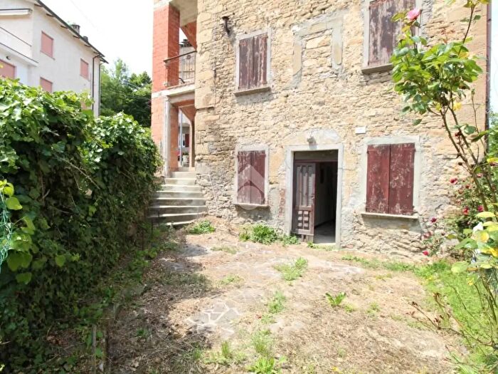 Appartamento quadrilocale in vendita in Via Riana, Carpineti