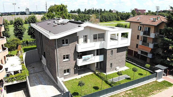 Appartamento quadrilocale in vendita in Via Francesco Cilea, Cinisello Balsamo