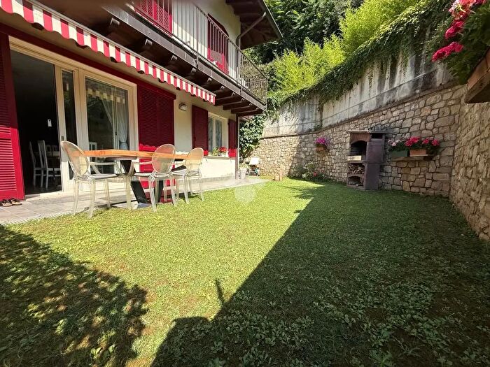 Appartamento trilocale in vendita in Via Giuseppe Garibaldi, Paratico