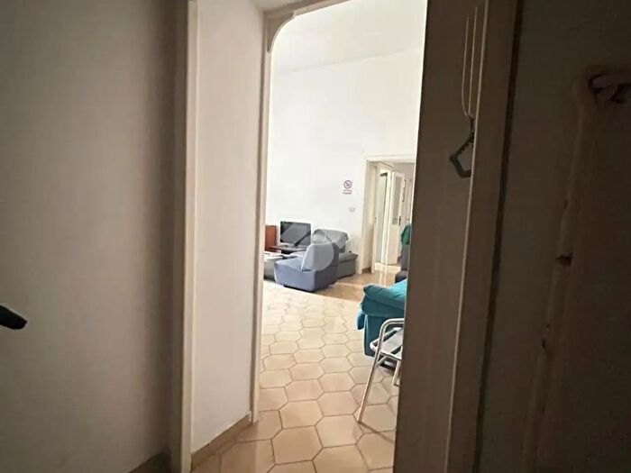 Appartamento trilocale in affitto in Via Alessio Mazzocchi, Napoli