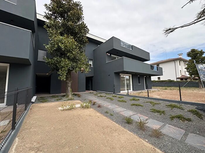 Appartamento trilocale in vendita in Via Federico Garcia Lorca, Stra