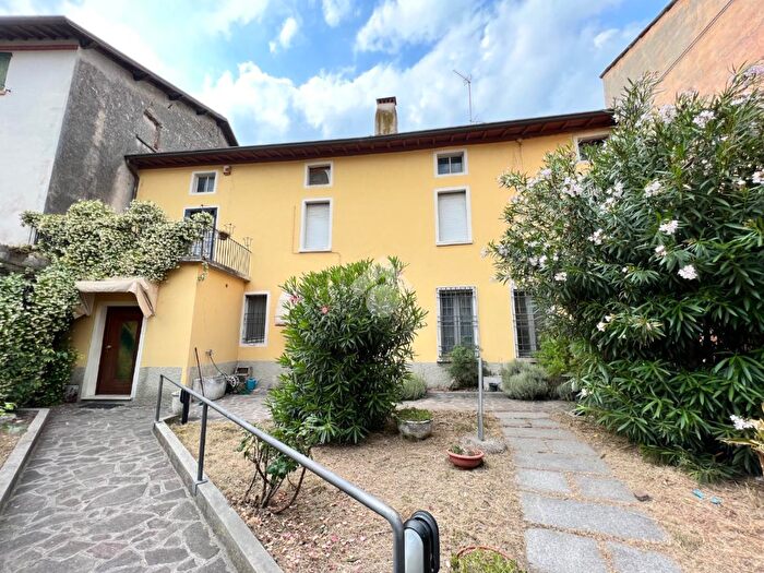 Casa con 7 locali in vendita in Via Bonfiglio, Cavriana