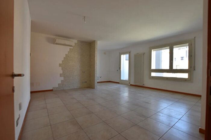 Appartamento con 5 locali in vendita in Via Giovanni Canestrini, Padova