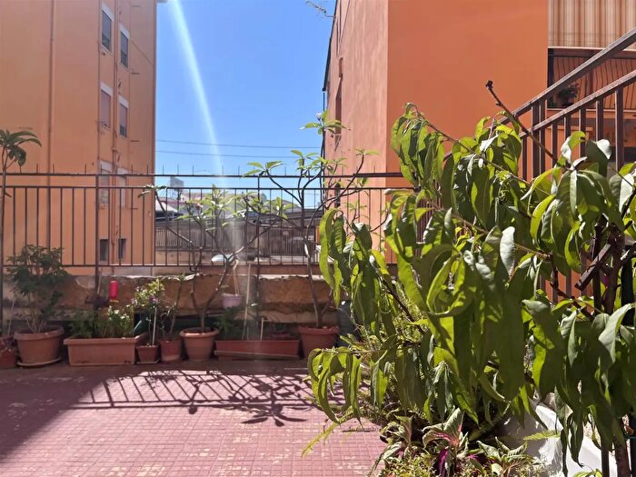 Appartamento con 6 locali in vendita in Via Gaetano di Pasquale, Palermo