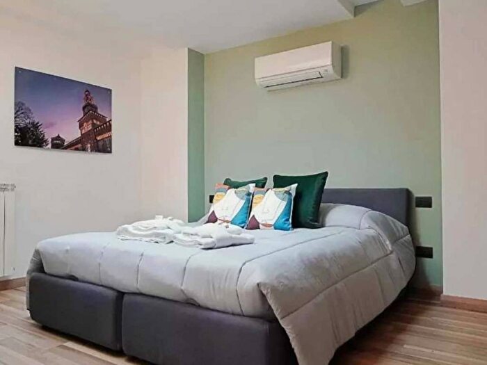 Appartamento trilocale in affitto in Via Giuseppe Candiani, Bovisa, Milano