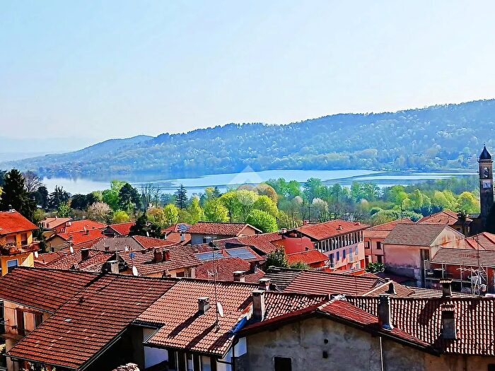 Appartamento bilocale in vendita in Via Daverio, Mercallo