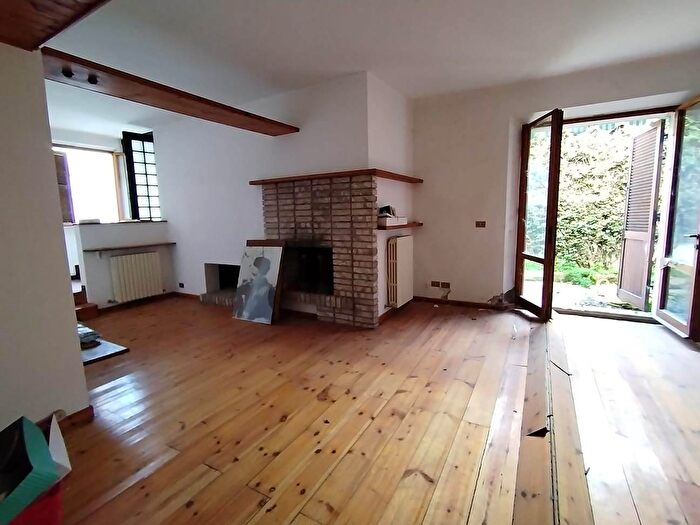 Casa con 5 locali in vendita in Strada Solfanuccio, San Costanzo