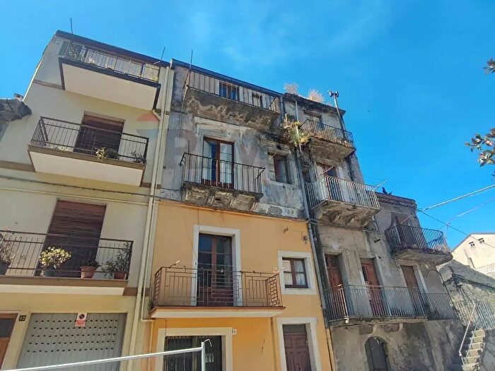 Casa quadrilocale in vendita in Francavilla Di Sicilia