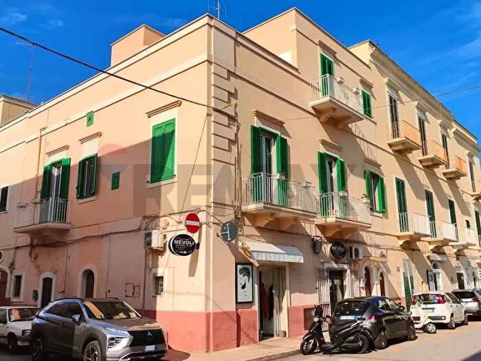 Casa con 6 locali in vendita in Monopoli