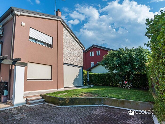 Casa con 6 locali in vendita in Via Mameli, Vigonza