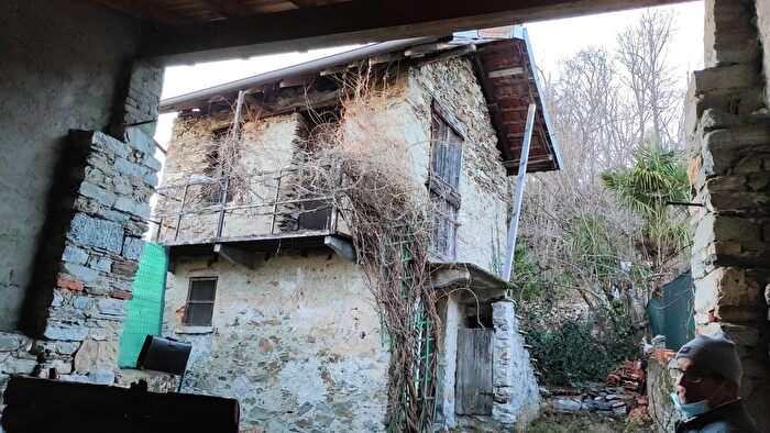 Casa bilocale in vendita in Arizzano