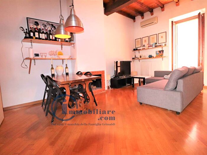 Appartamento bilocale in affitto in Via Dei Fabbri, Carrobbio, Milano