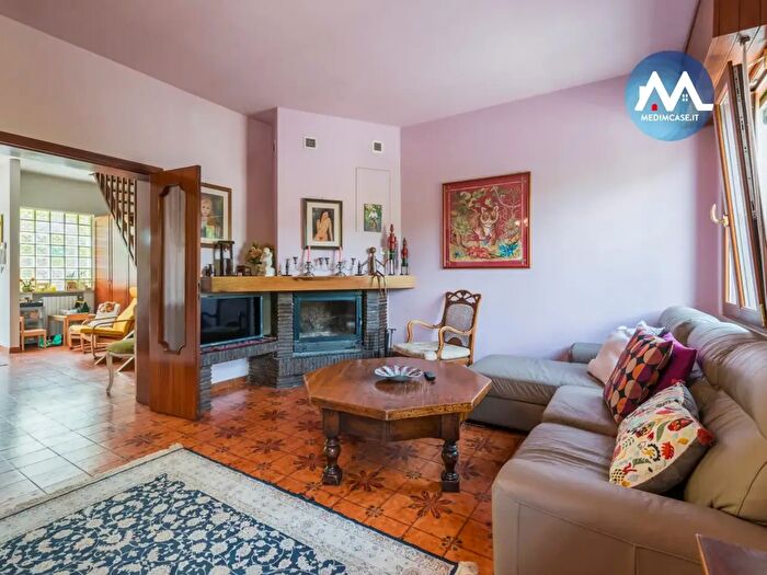 Casa con 7 locali in vendita in Strada della Romagna, Pesaro