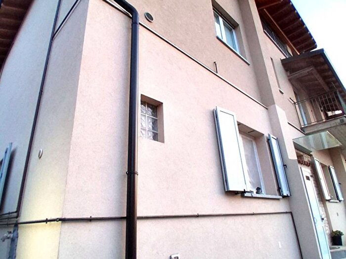 Appartamento bilocale in affitto in Via Vittorio Veneto, Pradalunga