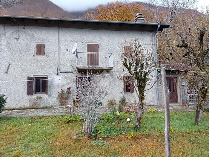 Casa con 5 locali in vendita in Via della Costetta, Villa Minozzo