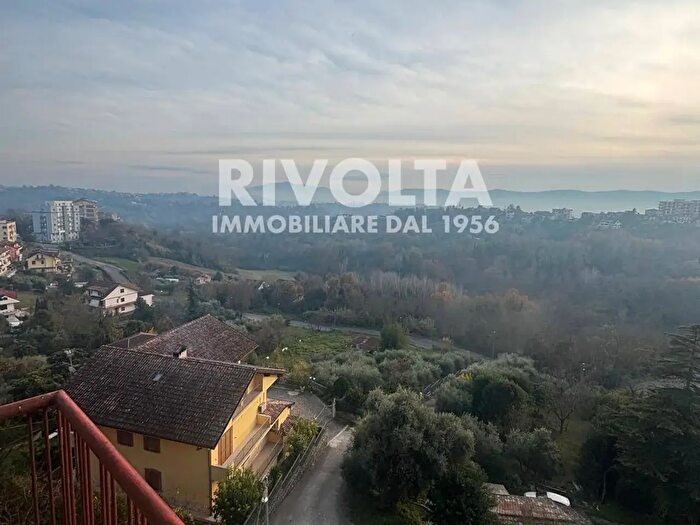 Appartamento con 8 locali in vendita in Viale Napoli, Frosinone