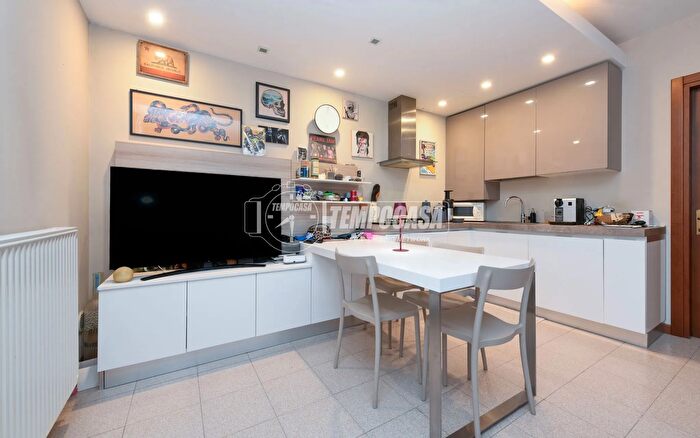 Appartamento trilocale in vendita in Via SantAlbano Martire Soiano, Soiano Del Lago