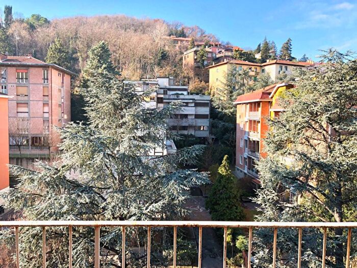 Appartamento trilocale in affitto in Via San Mamolo, Colli Castiglione, Bologna