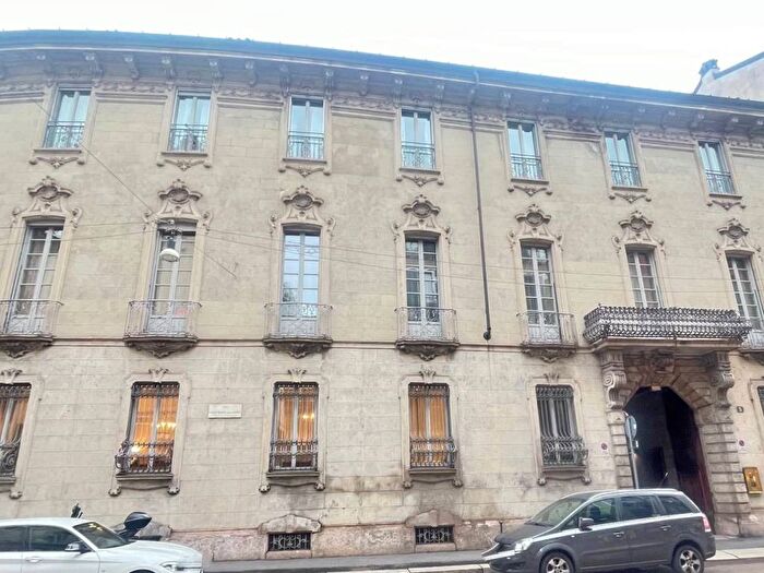 Appartamento trilocale in affitto in Via Santa Maria alla Porta, Carrobbio, Milano