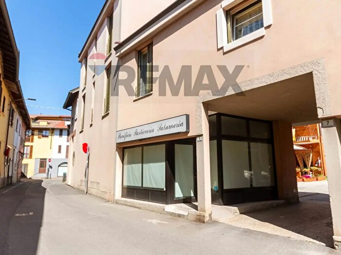 Casa con 10 locali in vendita in Via Dante, Trezzano Rosa