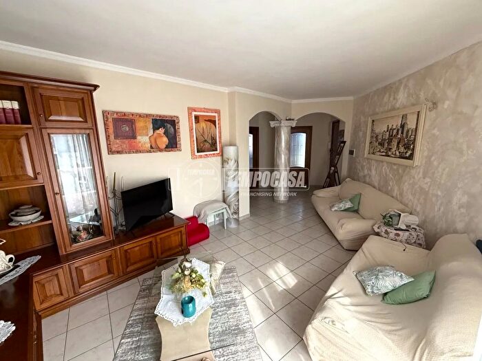 Appartamento quadrilocale in vendita in Via Pallanza, Torino