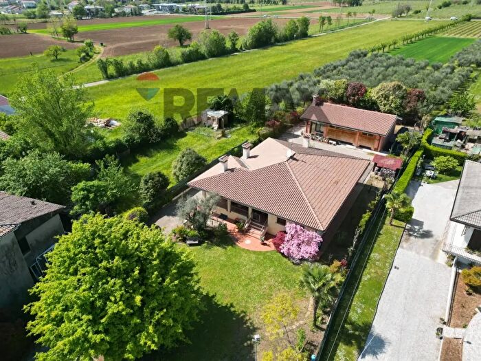 Casa con 13 locali in vendita in Via Prà De Roda a, Caerano Di San Marco