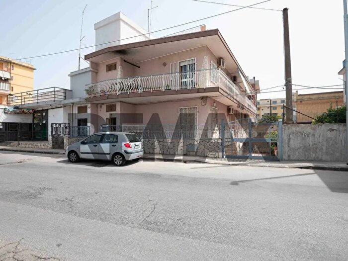Casa con 6 locali in vendita in Via Itali, Siracusa