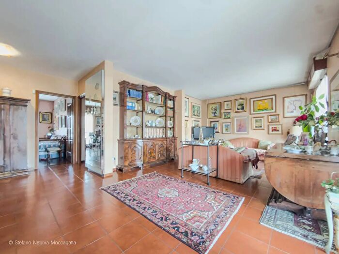 Appartamento con 6 locali in vendita in Via Arnaz, Torino