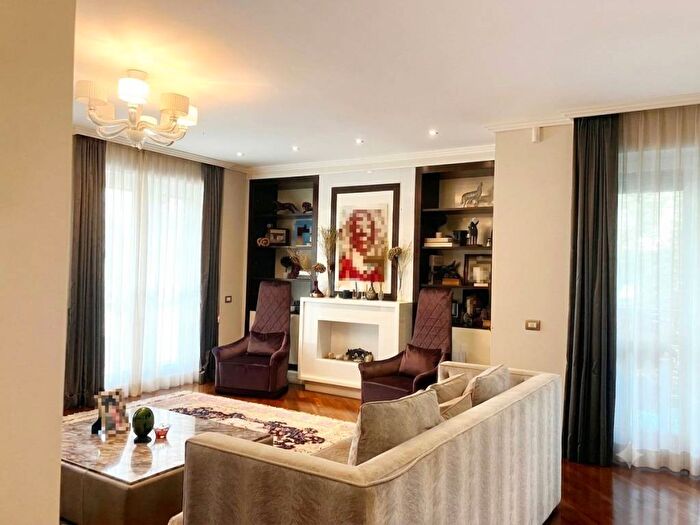 Appartamento con 6 locali in affitto in Via Giuseppe Frua, Frua, Milano