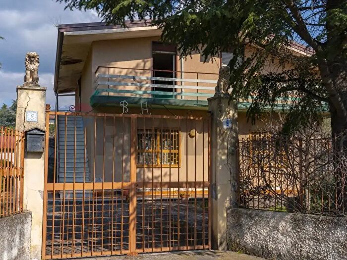 Casa con 5 locali in vendita in Via a Fleming, Pedara