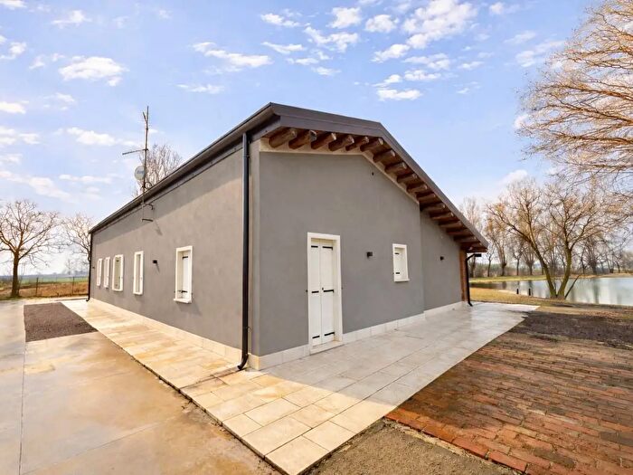 Casa con 7 locali in vendita in Via Dosso Valli, Merlara