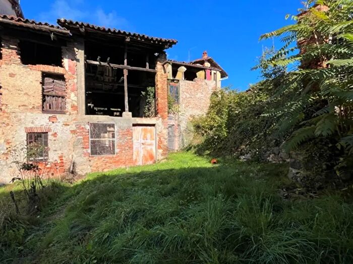 Casa con 5 locali in vendita in Via Bona, Zumaglia