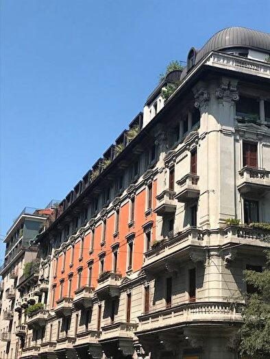 Appartamento trilocale in affitto in Via Fratelli Bronzetti, Indipendenza, Milano