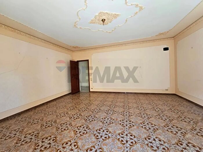 Appartamento con 5 locali in vendita in Via Ruggero Il Normanno, Bagheria