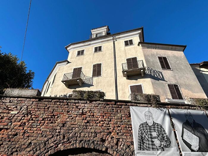Casa con 9 locali in vendita in Antonio Peiro, Piova Massaia