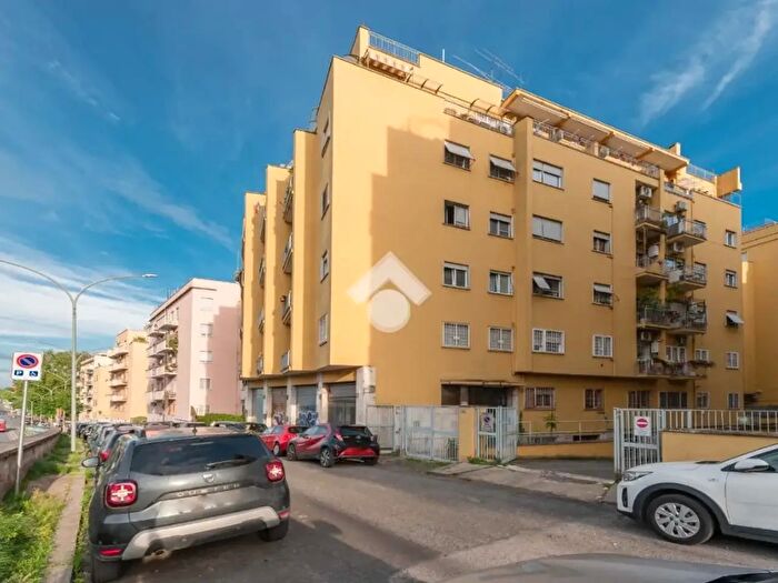 Appartamento bilocale in vendita in Viale Jonio, Roma