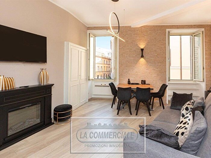 Appartamento bilocale in affitto in Vicolo Savelli, Piazza Navona, Roma