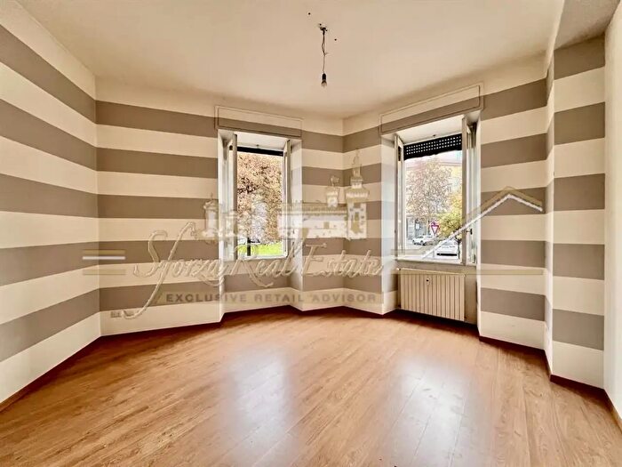 Appartamento con 7 locali in vendita in Piazza Andrea Ferrari, Milano