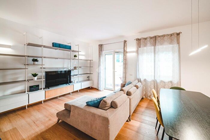 Appartamento trilocale in vendita in Via Marco Besso, Roma