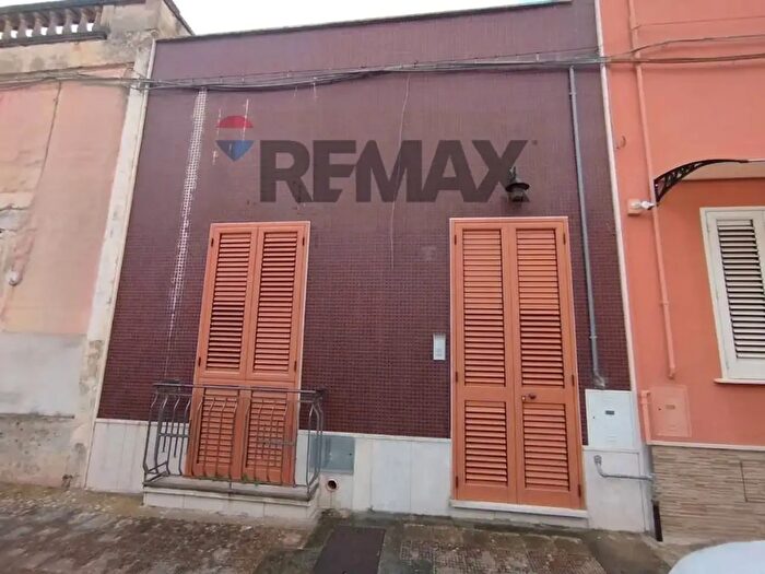 Casa quadrilocale in vendita in Via Conciliazione, Campi Salentina