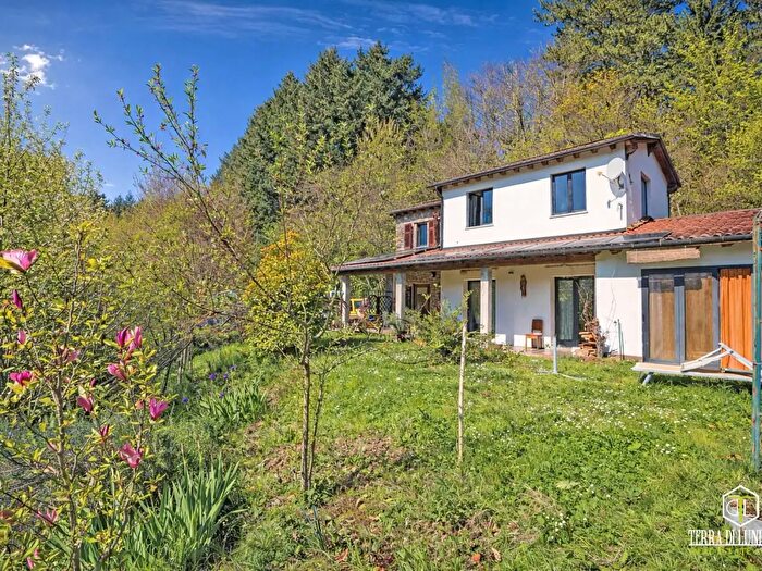 Casa con 9 locali in vendita in Località Mochignano di Sotto, Bagnone