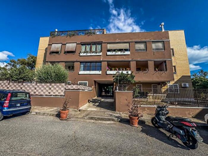 Appartamento quadrilocale in vendita in Viale Alfredo Ottaviani, Roma