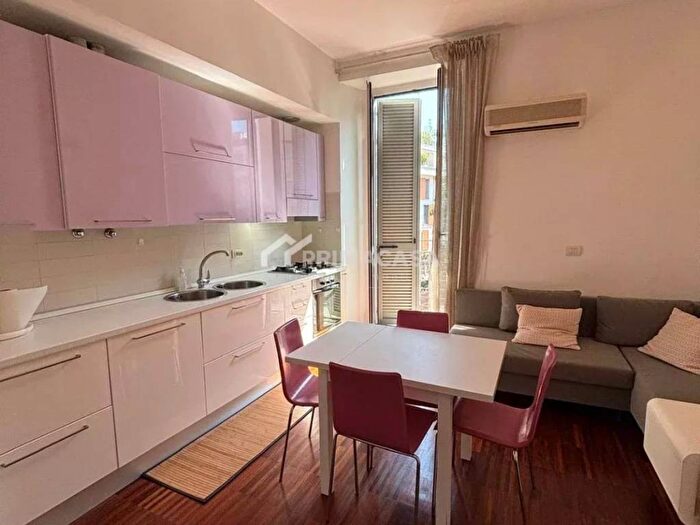 Appartamento bilocale in affitto in Via della Moscova, Moscova, Milano