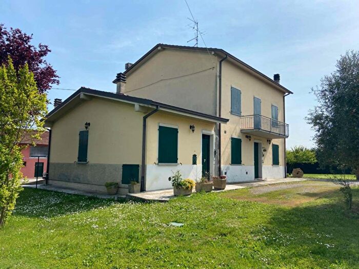 Casa con 15 locali in vendita in Reggio Emilia