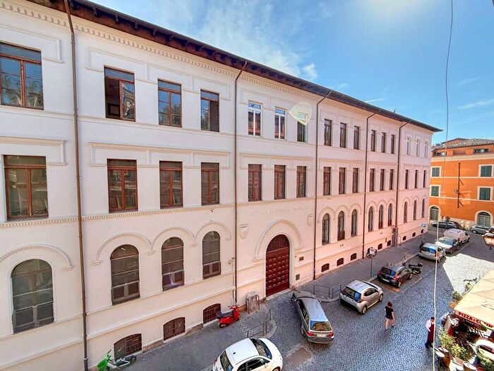 Appartamento bilocale in affitto in Piazza in Piscinula, Trastevere, Roma