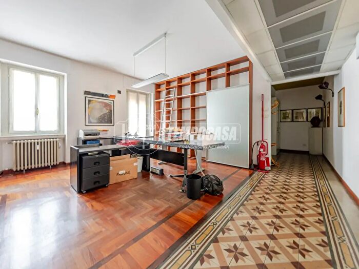 Appartamento con 5 locali in vendita in Viale Corsica, Milano